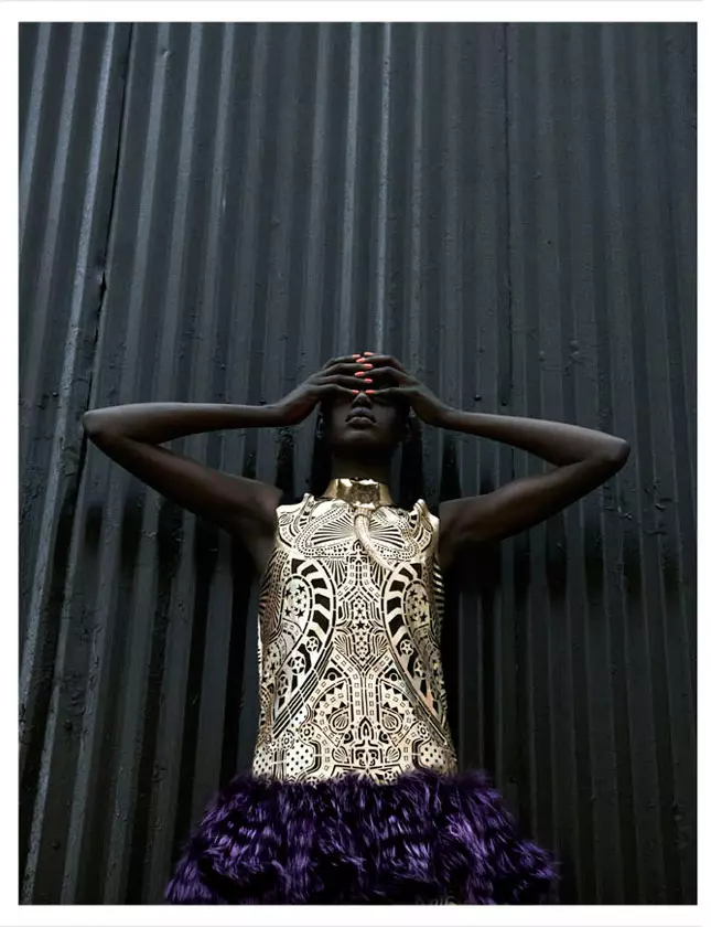 Ajak Deng is in futuristyske Glamazon foar Obsession Magazine troch Julia Noni