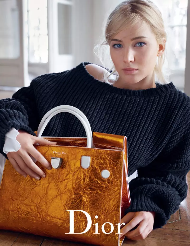 D'Jennifer Lawrence spillt am Dior senger Fréijoer-Summer 2016 Handtasche Kampagne