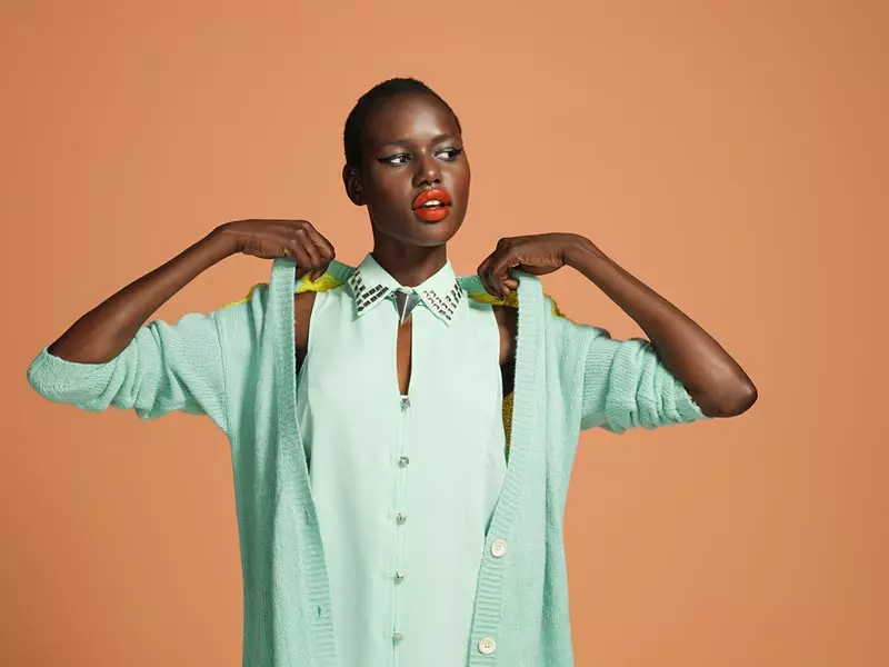 Ajak Deng är en sommarskönhet för Nasty Gals lookbook från juli 2012