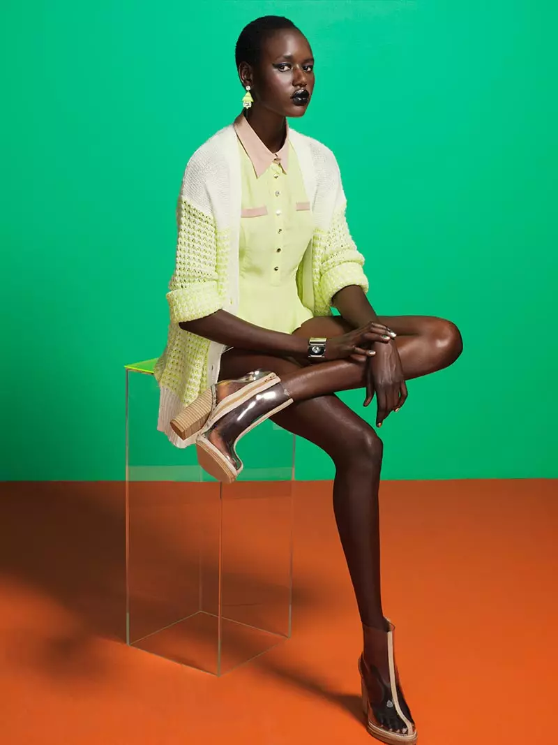 Ajak Deng 是 Nasty Gal 2012 年 7 月 Lookbook 的夏日美人