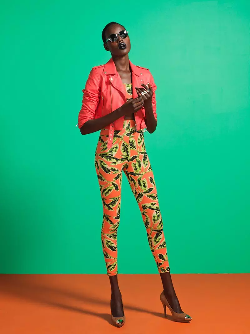 Ajak Deng to letnia piękność w lookbooku Nasty Gal z lipca 2012 r.