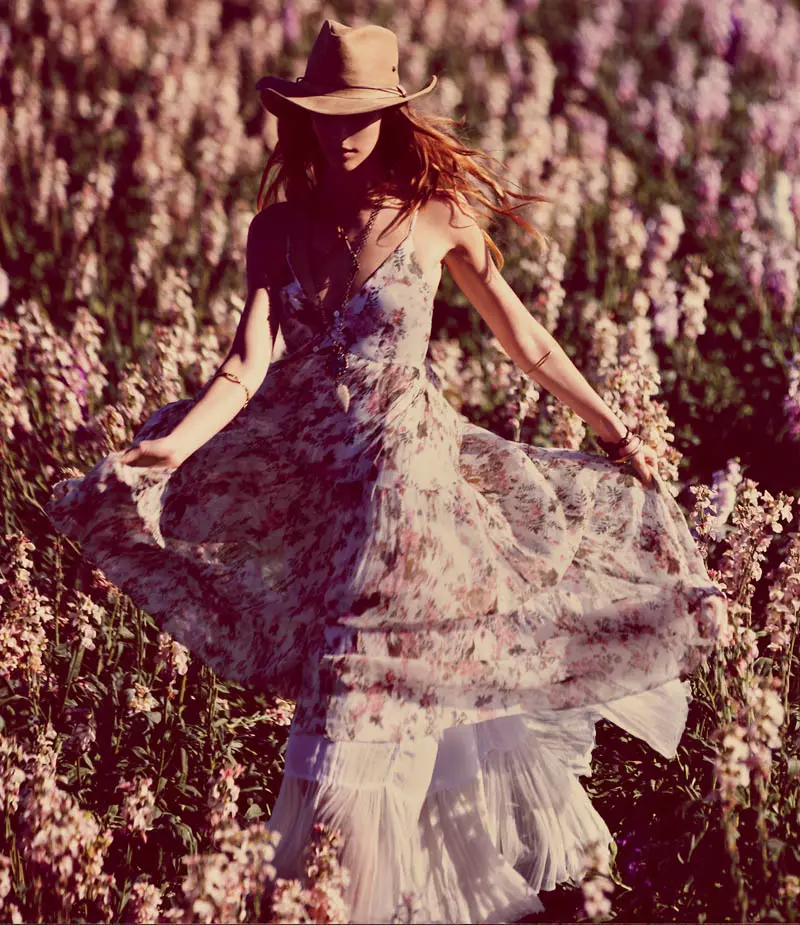 Free People Taps Flower Girls Fei Fei Sun, Martha Hunt, Alana Zimmer och Dorothea Barth Jorgensen för mars Lookbook