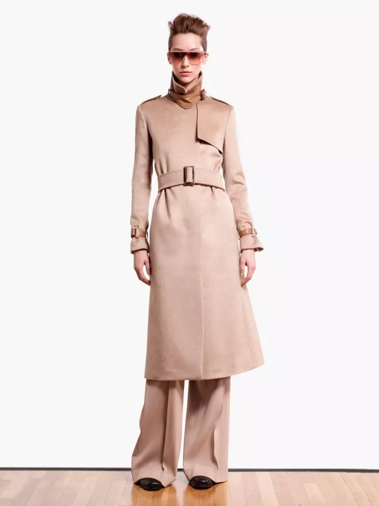 Max Mara Showcases Oversized Elegance rau nws Pre-Fall 2013 Sau