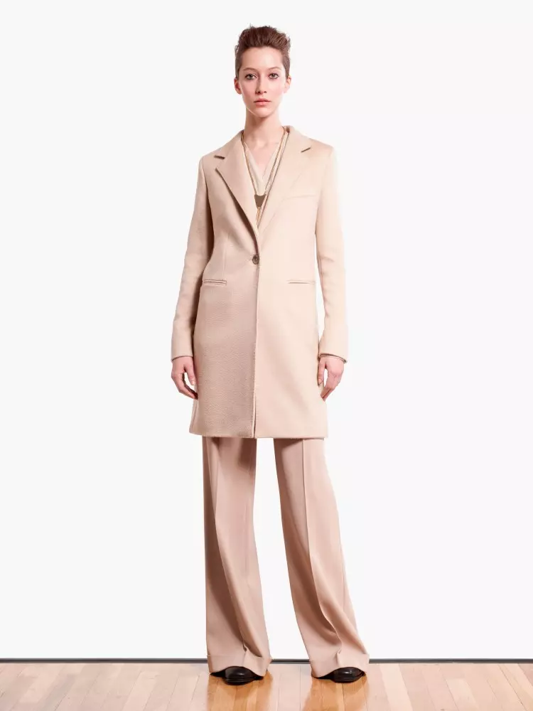 Max Mara Showcases Oversized Elegance rau nws Pre-Fall 2013 Sau