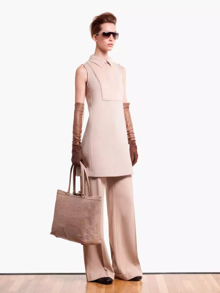 Max Mara Showcases Oversized Elegance rau nws Pre-Fall 2013 Sau