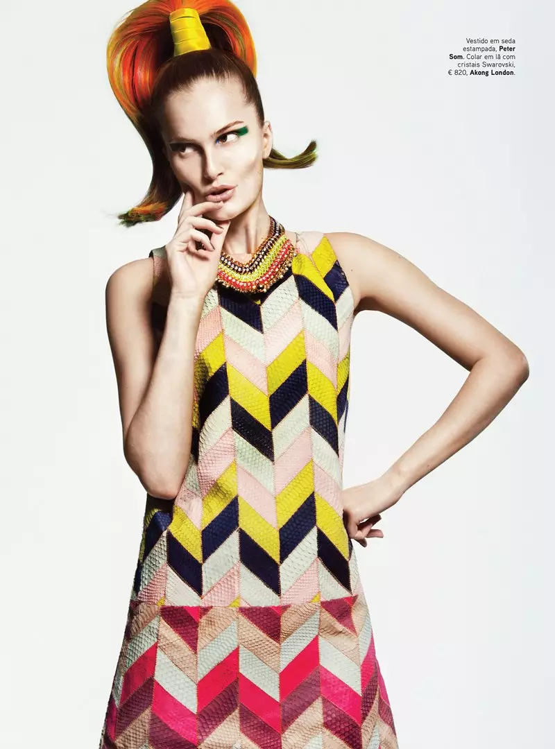 Alla Kostromicheva Has a Color Blast fir Vogue Portugal Mee 2013 vum Kevin Sinclair