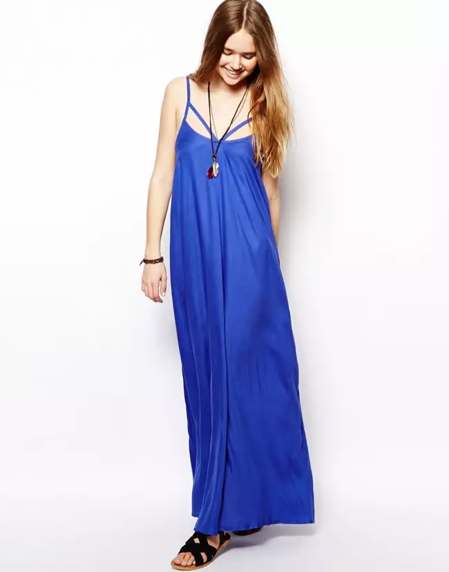 Trapeze Maxi Beach Dress ໃນສີຟ້າມີຢູ່ ASOS ໃນລາຄາ $49.54.