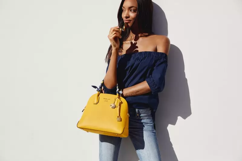 Si Jourdan Dunn nag-pose sa Venice, California alang sa Michael Kors The Walk summer 2017 nga kampanya