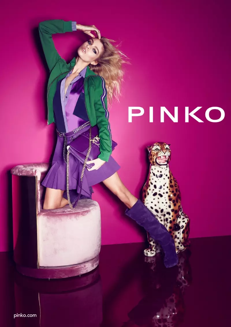 Nganggo tampilan warni, Stella Maxwell katon ing kampanye musim gugur-musim dingin Pinko 2018