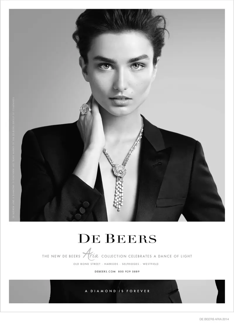 Andreea Diaconu skynt yn De Beers Jewelry Ad Campaign