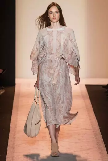 BCBG Maks Azria 2015-nji ýylyň bahary üçin Bohemian Lýuks edýärmi?