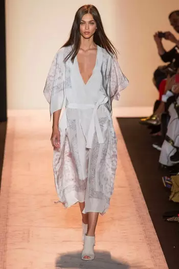 BCBG Max Azria โชว์ความหรูหราแบบโบฮีเมียนสำหรับฤดูใบไม้ผลิปี 2015