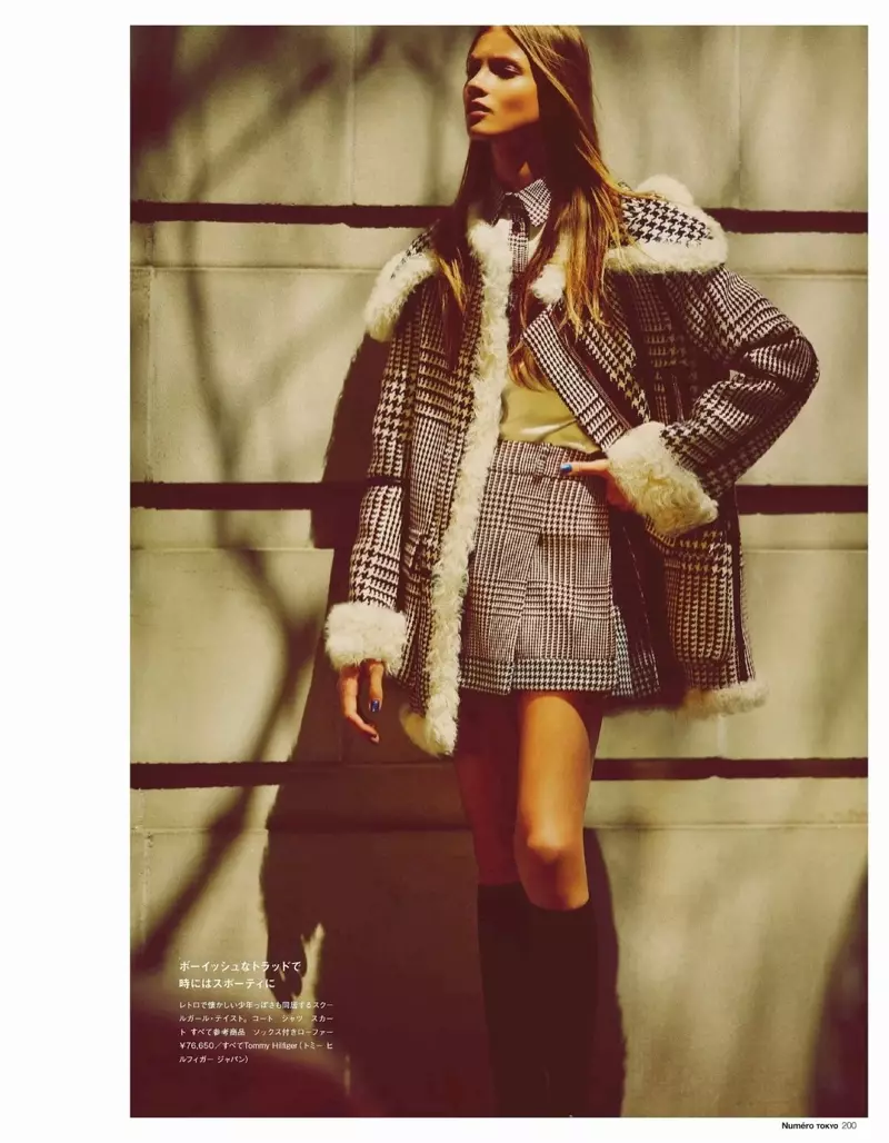 Anna Selezneva dans la rue pour Guy Aroch dans Numéro Tokyo Shoot