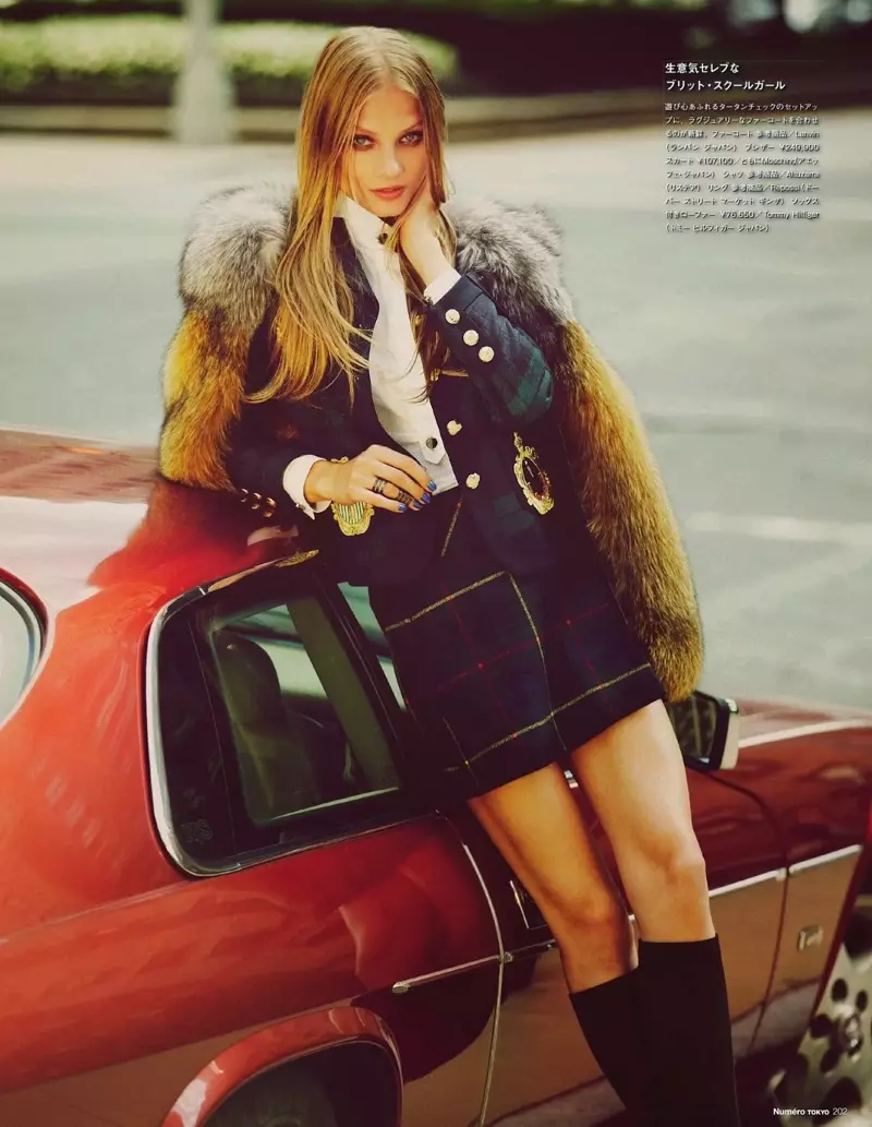 Anna Selezneva dans la rue pour Guy Aroch dans Numéro Tokyo Shoot