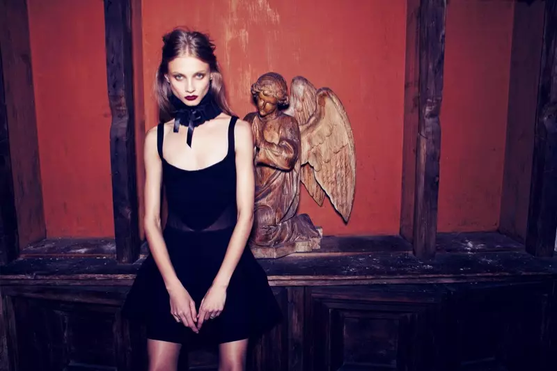 Анна Селезньова отримує готику в рекламі For Love & Lemons Fall 2013