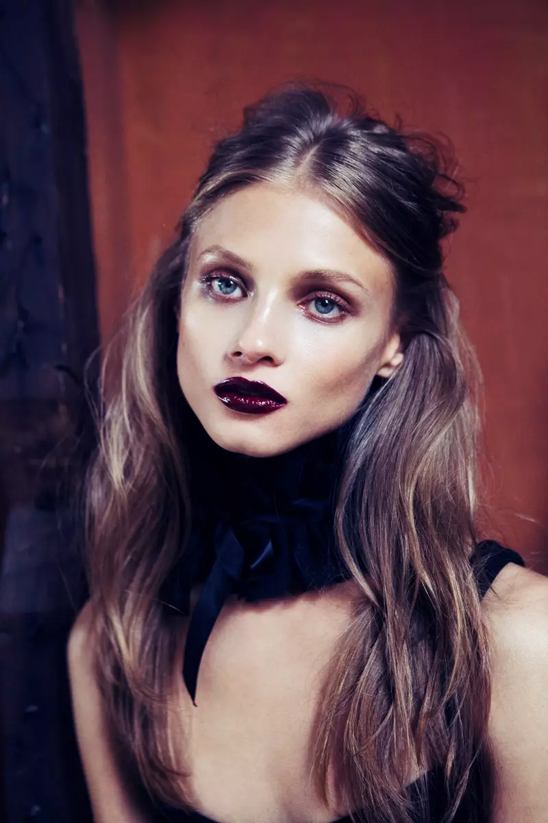 Anna Selezneva saa goottilaisen For Love & Lemons -mainoksissa syksyn 2013 mainoksissa