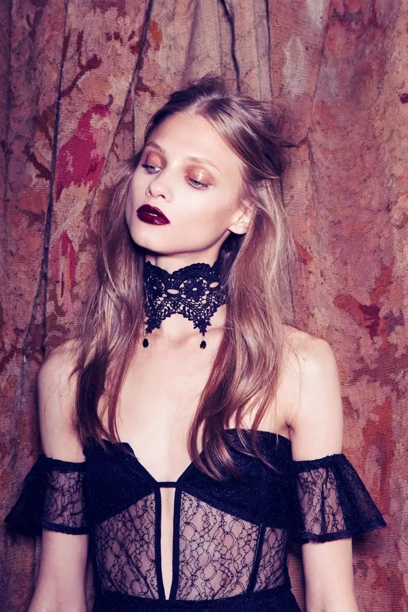 Anna Selezneva 在 For Love & Lemons 2013 秋季廣告中獲得哥特風格