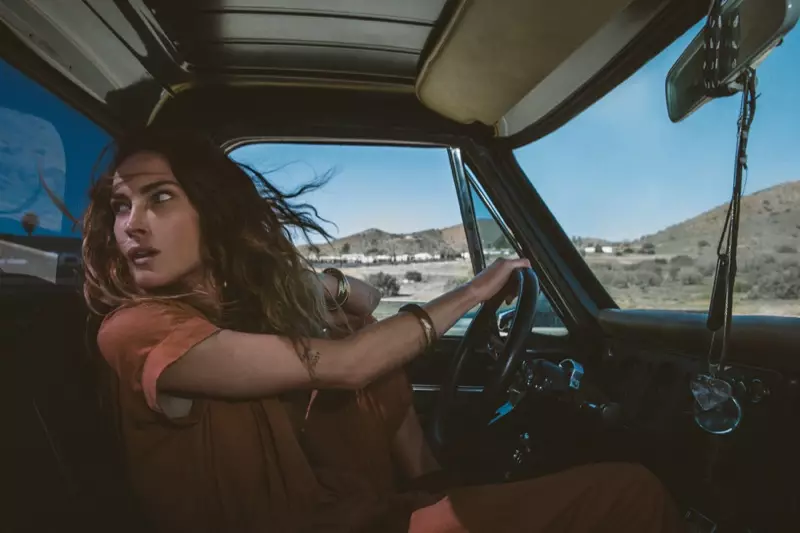 Erin Wasson fai unha viaxe por estrada para a revista So It Goes