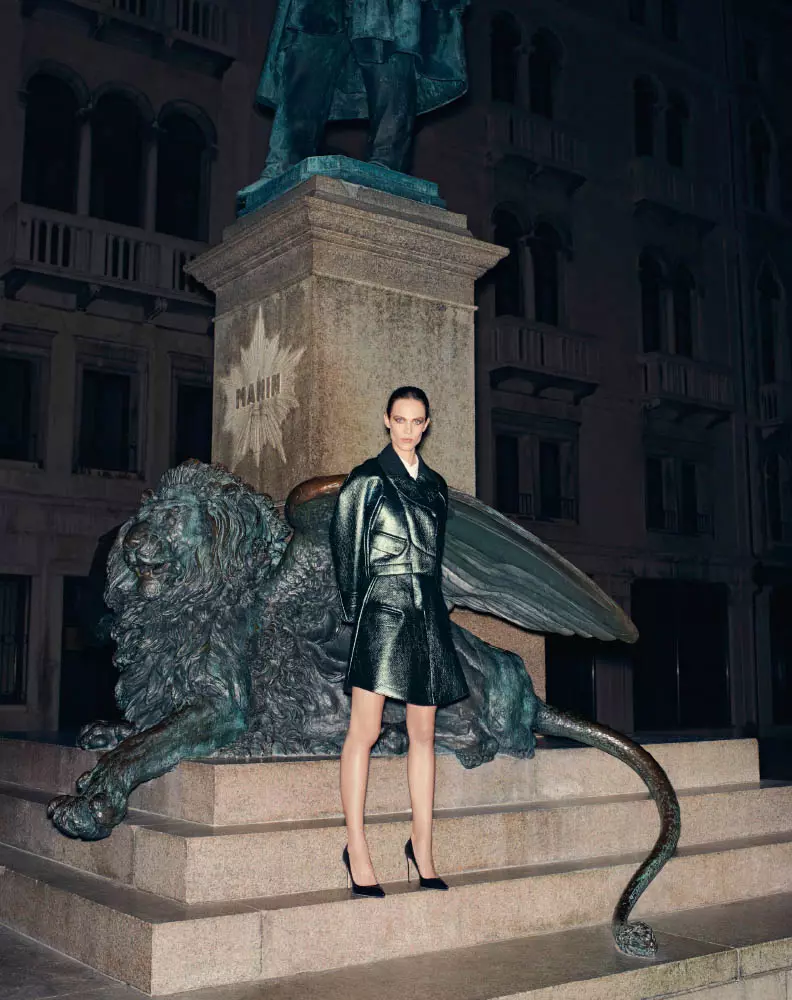 Aymeline Valade poserer til Bergdorf Goodman's Fall Issue af Venetia Scott