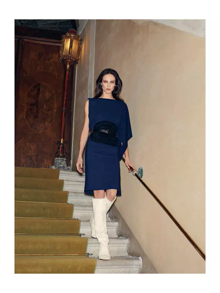 Aymeline Valade poserer for Bergdorf Goodmans høstutgave av Venetia Scott