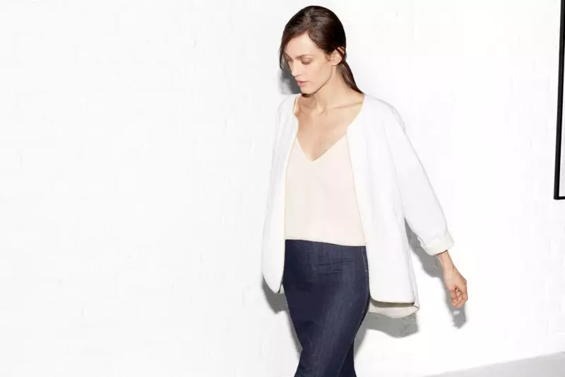 Aymeline Valade makket him klear foar maitiid yn Zara's april-lookbook