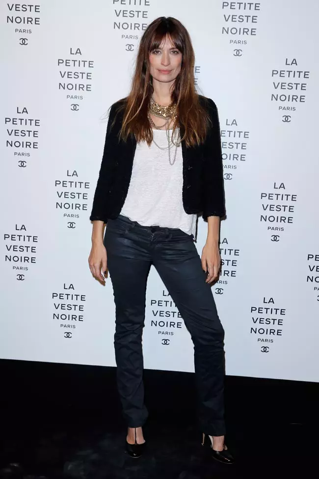 Anja Rubik, Laetitia Casta, Carine Roitfeld ma isi i le Chanel's the Little Black Jacket Exhibition