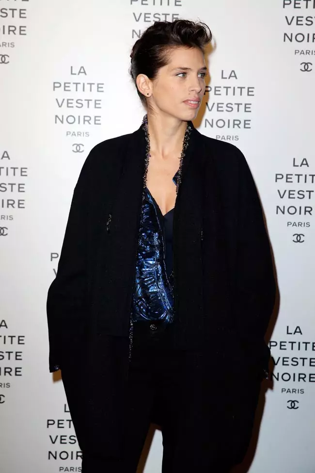 Anja Rubik, Laetitia Casta, Carine Roitfeld da Sauransu a Nunin Chanel's the Little Black Jacket Nunin