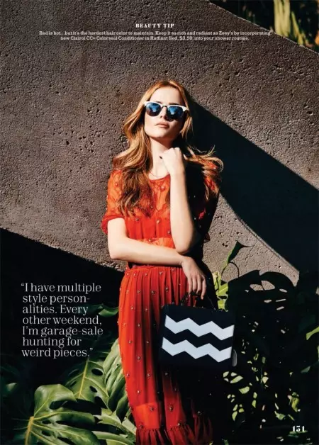 Zoey Deutch Pose dalam Red-Hot Looks for Cosmopolitan