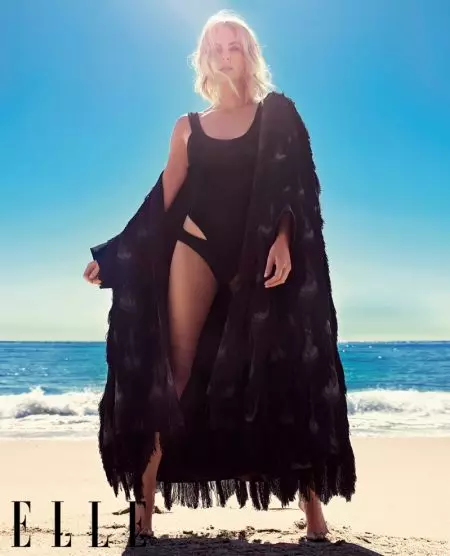 Charlize Theron stordisce in spiaggia per ELLE Cover Story