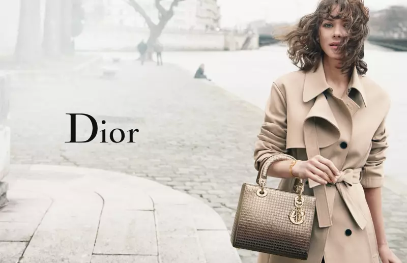 Marion Cotillard ayaa ku jilaya ololaha Lady Dior 2016 boorsada gacanta