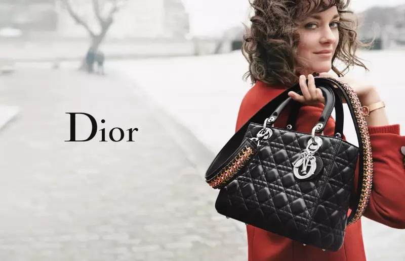 Marion Cotillard pózuje v Paríži pre kampaň Lady Dior v roku 2016