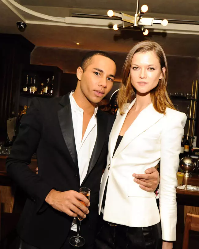 Olivier Rousteing și Aurélie Bidermann sărbătoresc lansarea genții Balmain „Pierre”