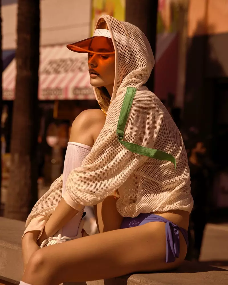 Paige Reifler tilbes l-istil ta' Venice Beach f'Harper's Bazaar Ċek