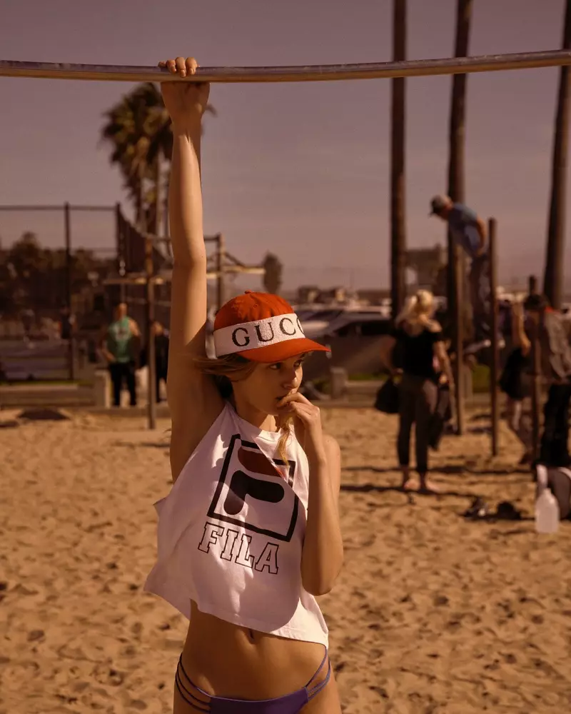 Paige Reifler tilbes l-istil ta' Venice Beach f'Harper's Bazaar Ċek