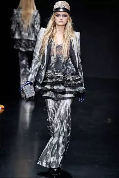 Roberto Cavalli Caij nplooj zeeg 2012 | Milan Fashion Week