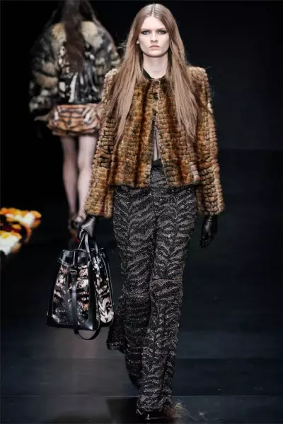 Roberto Cavalli Fall 2012 | မီလန်ဖက်ရှင်ရက်သတ္တပတ်