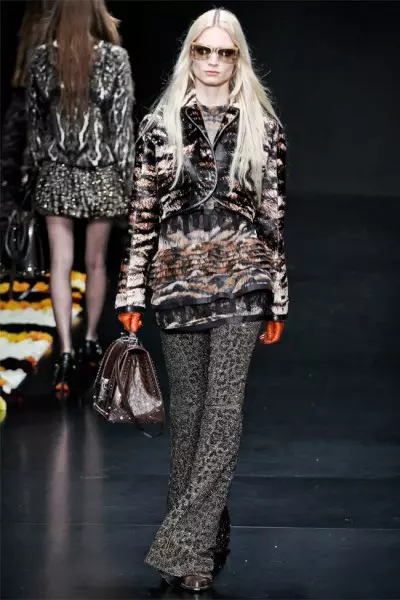 URoberto Cavalli Fall 2012 | IVeki yefashoni yaseMilan