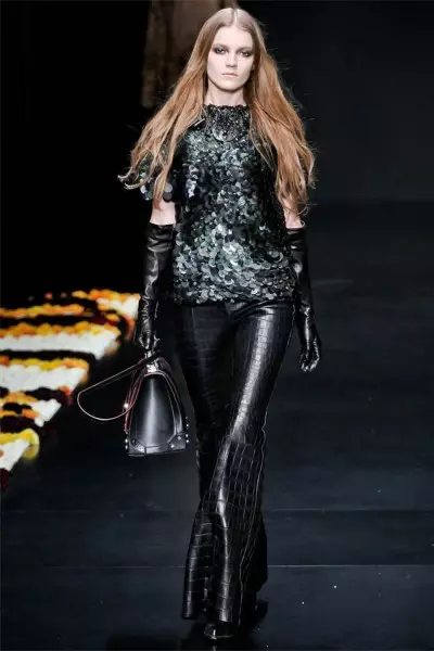 Roberto Cavalli Caij nplooj zeeg 2012 | Milan Fashion Week