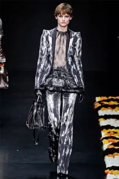 Roberto Cavalli Fall 2012 | မီလန်ဖက်ရှင်ရက်သတ္တပတ်