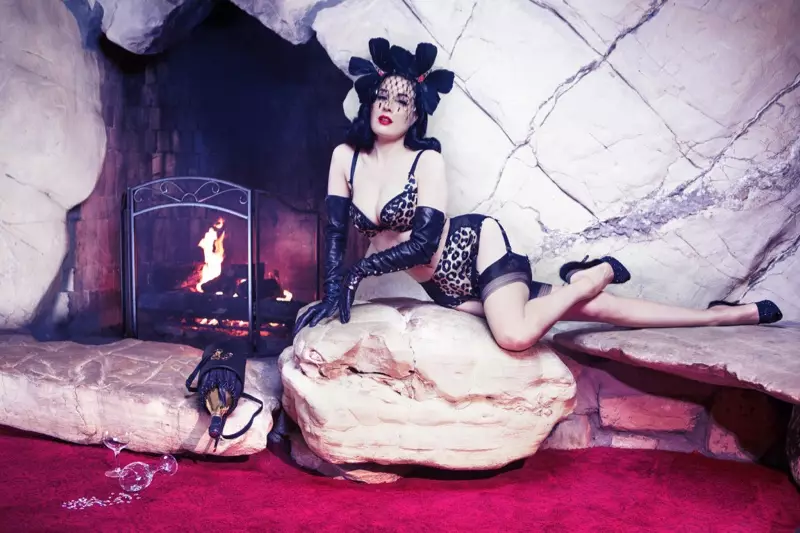 Dita-Von-Teese-Бялізня-2015-Фотасесія05