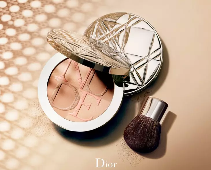 Daria Strokous อาบแดดสำหรับ Diorskin Nude Tan Bronzer Ad