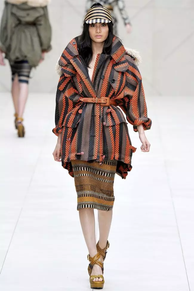 Burberry Spring 2012 | لوندون مودا كىيىم ھەپتىلىكى