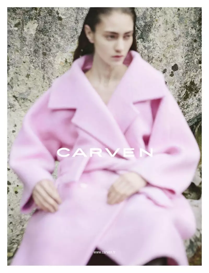 Carven devient flou pour la campagne automne 2013 par Viviane Sassen