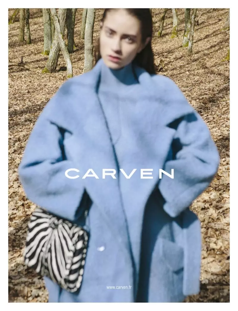 Carven devient flou pour la campagne automne 2013 par Viviane Sassen