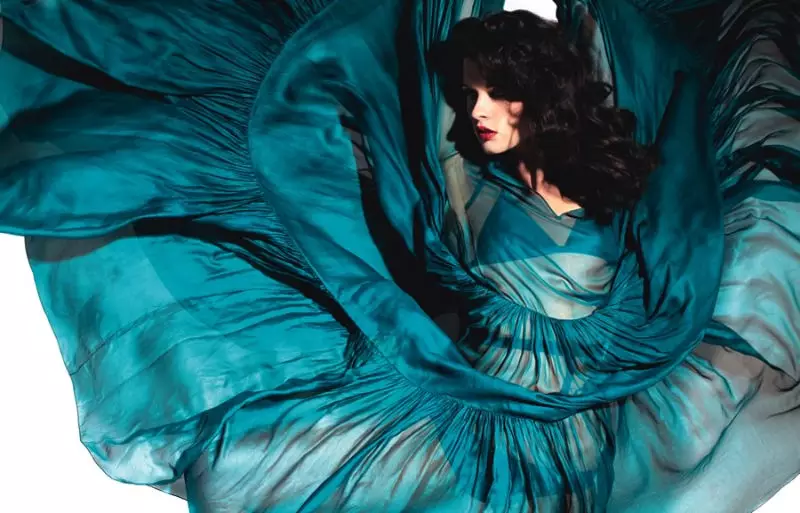 Crystal Renn ar gyfer Vogue Mexico Ebrill 2011 gan David Roemer