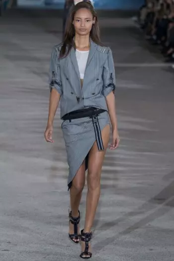 Anthony Vaccarello giet nautysk, grafysk foar maitiid 2015