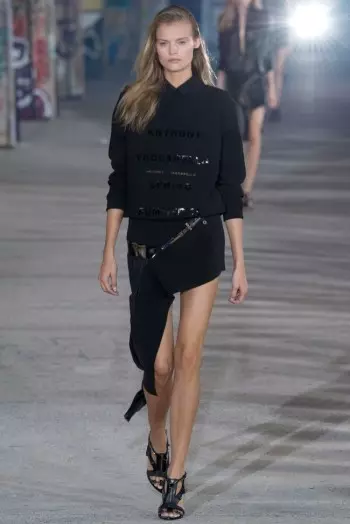 Anthony Vaccarello läheb meresõidule, 2015. aasta kevade graafika