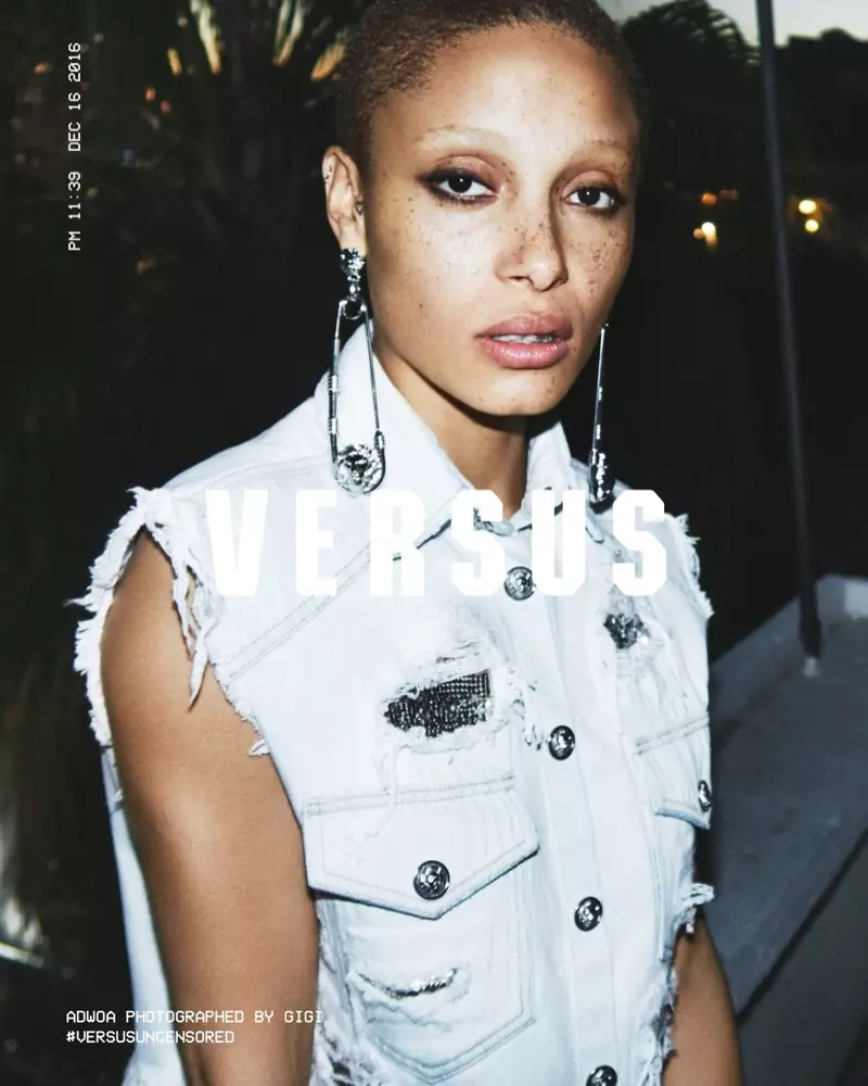 Adwoa Aboah o kentse linaleli letšolong la Versus Versace nakong ea selemo-lehlabula la 2017