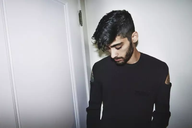 Aworan kan lati ipolongo orisun omi-ooru 2017 Versus Versace pẹlu Zayn Malik