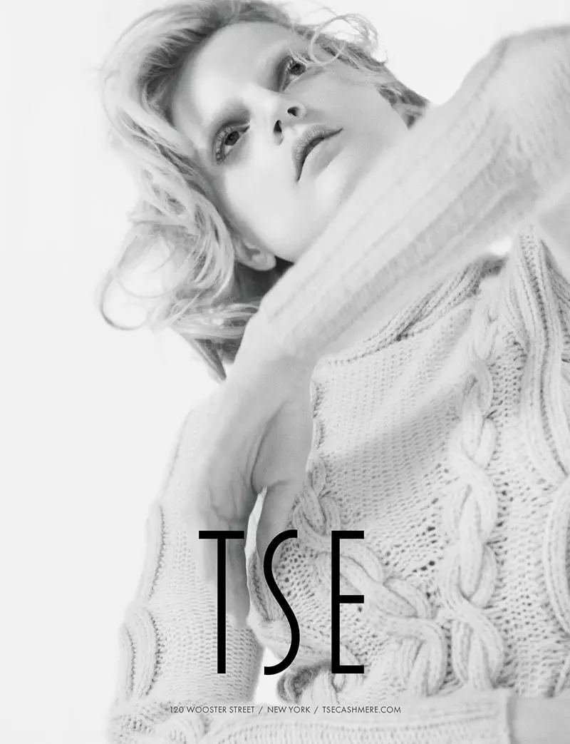 Tá Guinevere van Seenus Comfy le Feachtas Tse Fall 2012 le Yelena Yemchuk